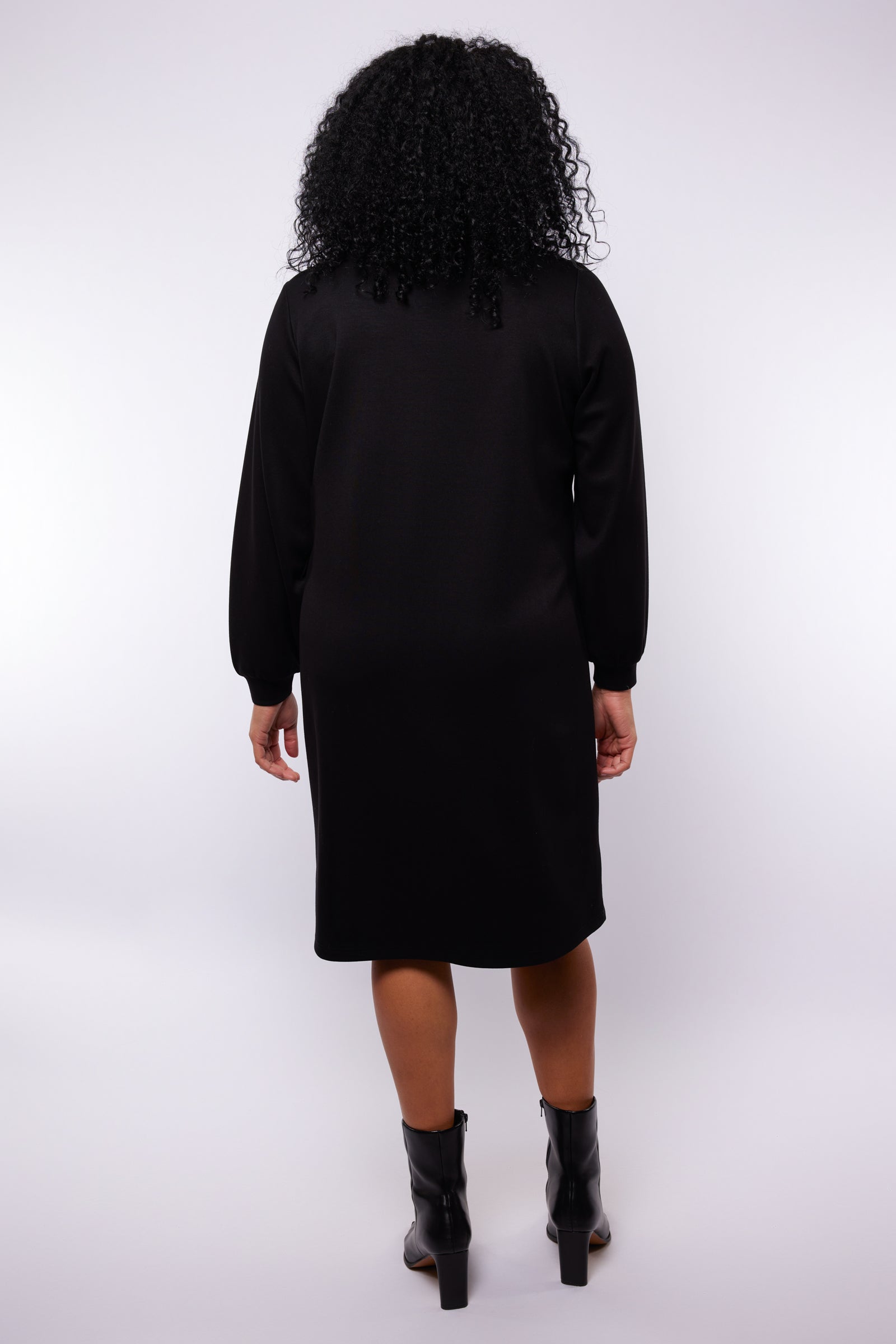 Madalyn Dress by Exxcellent (available in 2 colors)