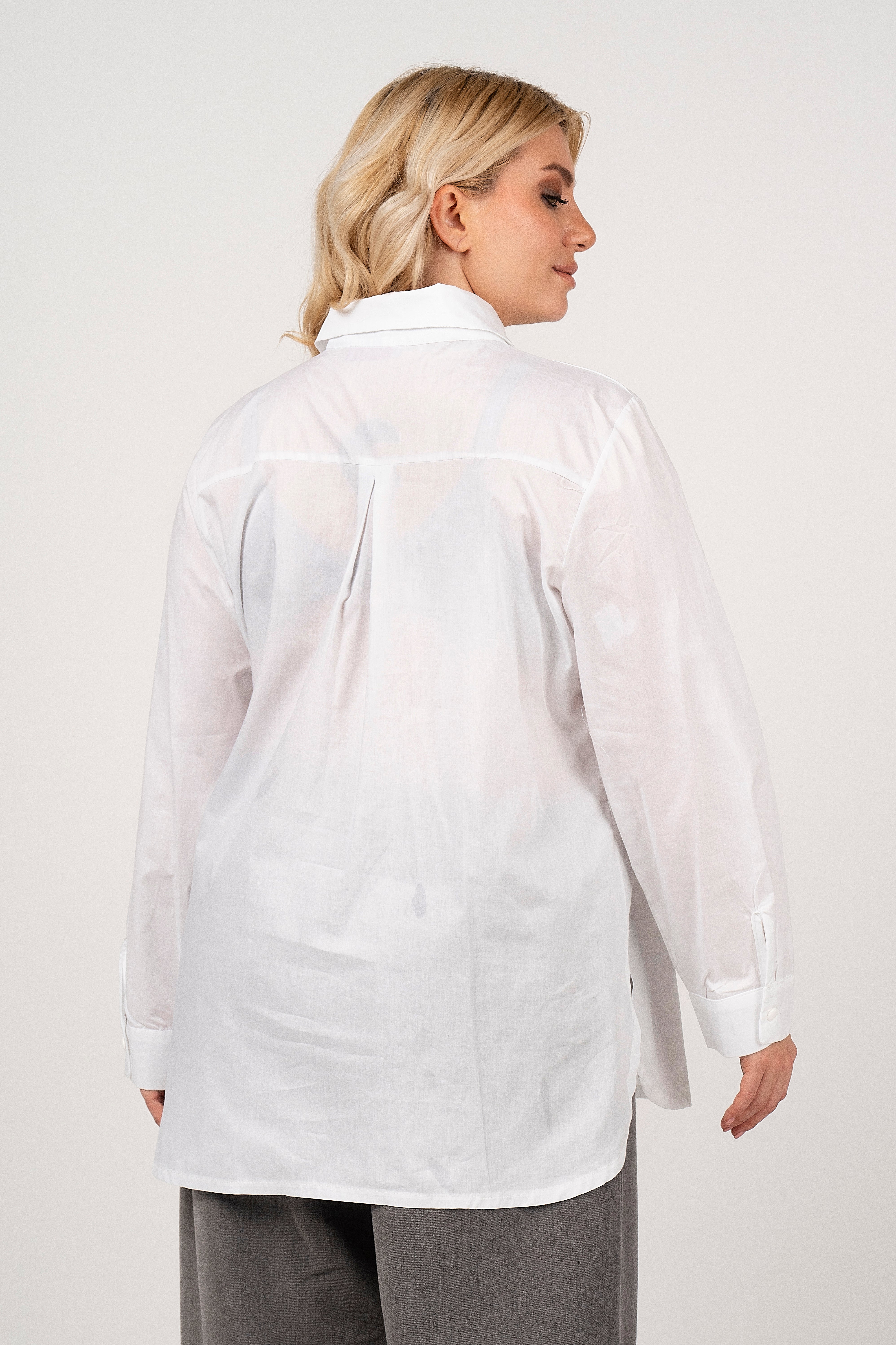 Curviss 21075 White Blouse with neck detail