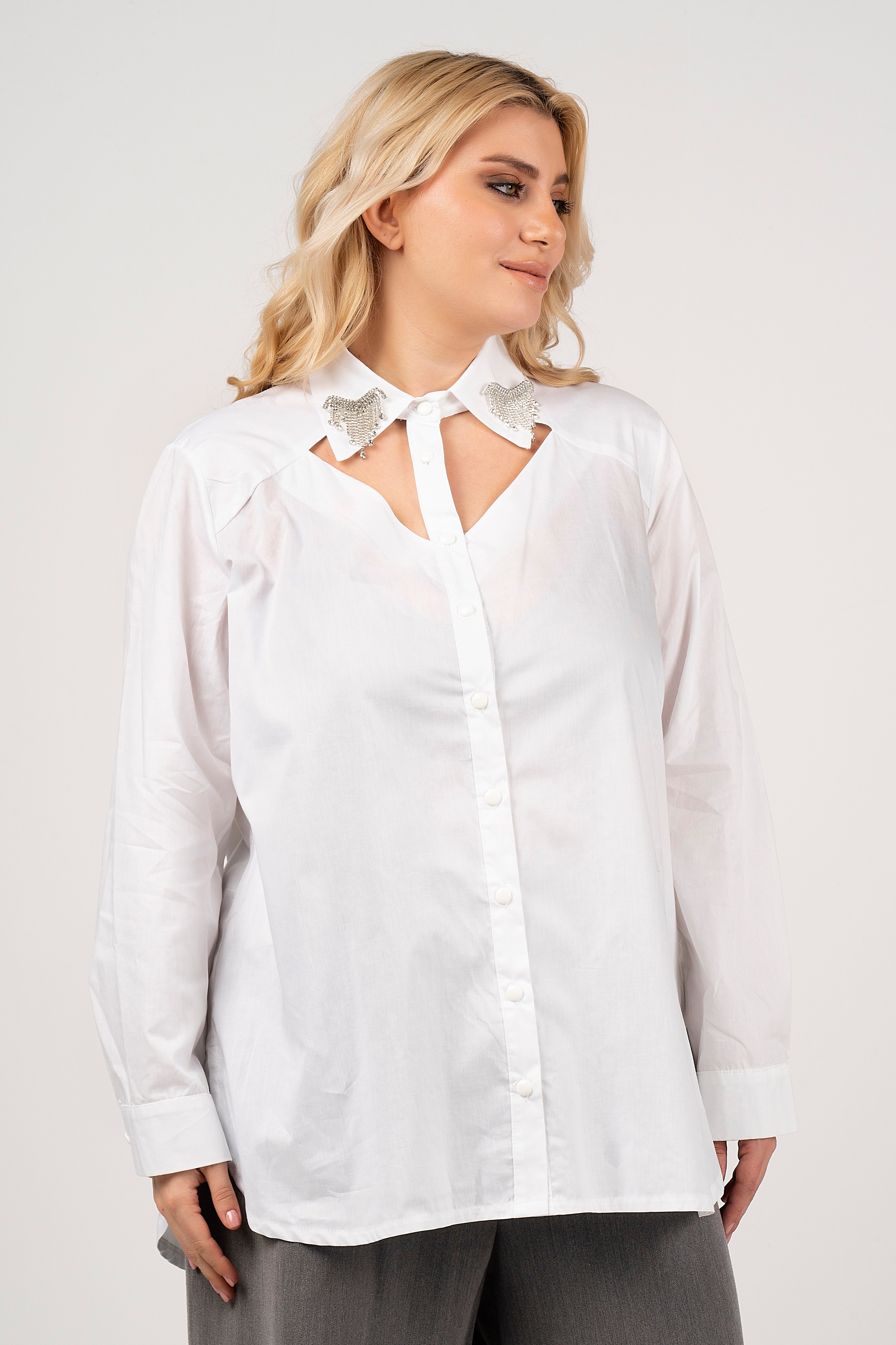 Curviss 21075 White Blouse with neck detail