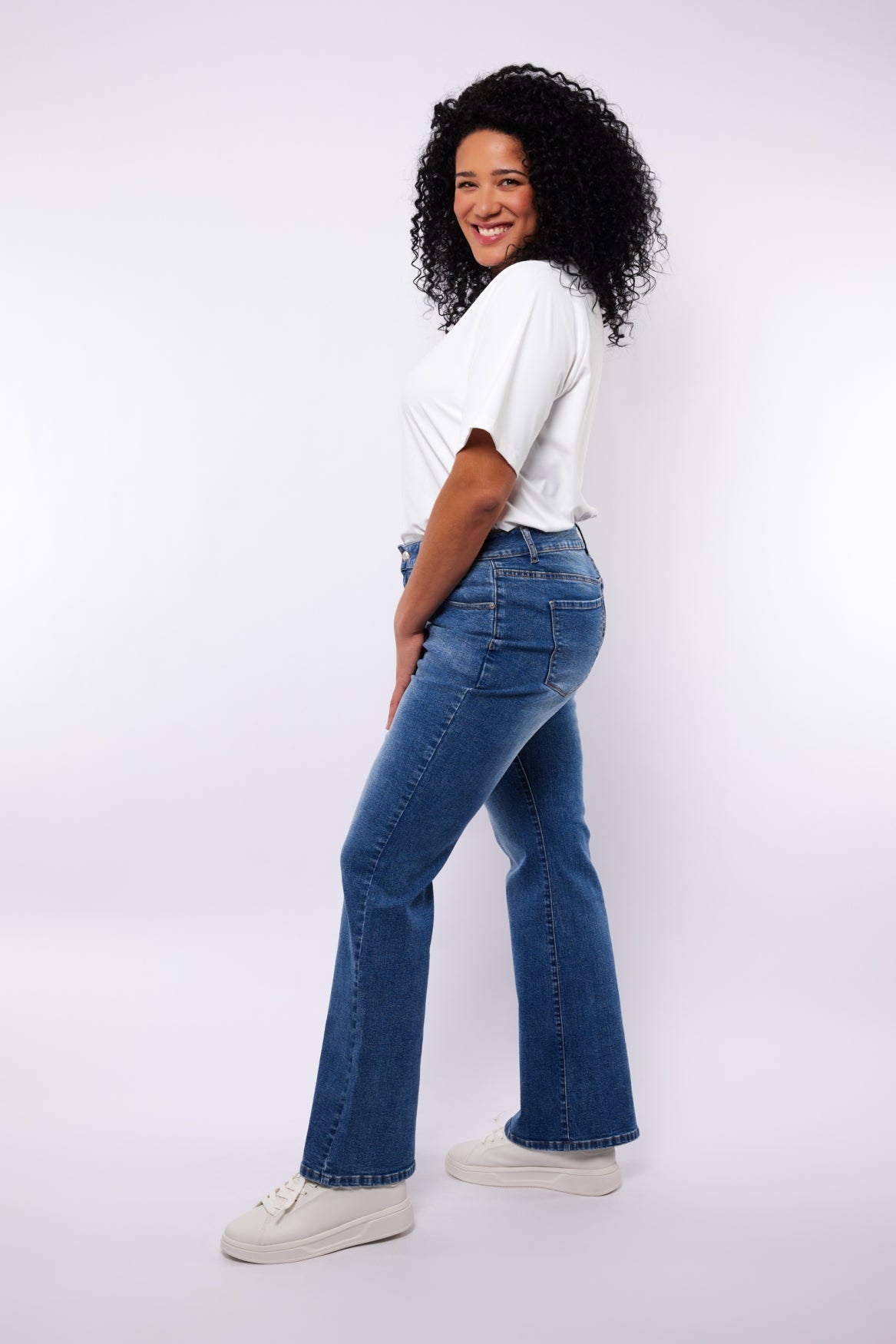 Loes Flared Jeans By Exxcellent