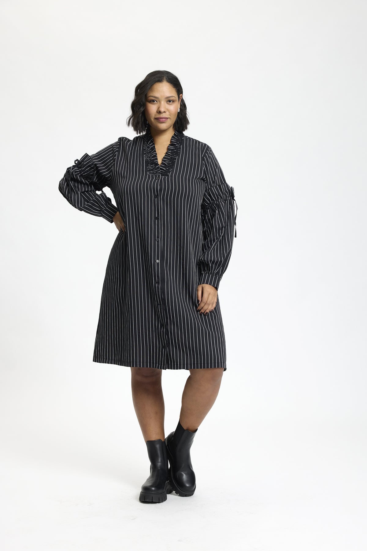 Vibe 304 Dress by Anyday