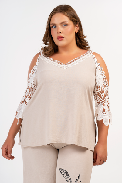 31326 Beige shirt with embroidery by Curviss