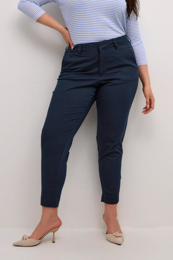 Leana chino 7/8 pants by Kaffe curve in Blue