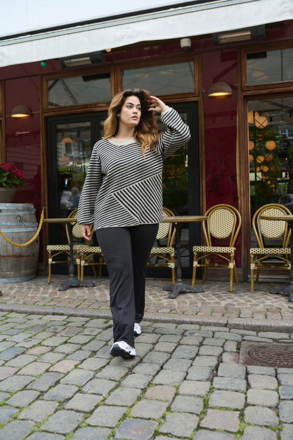 Verina Pullover by Kaffe Curve