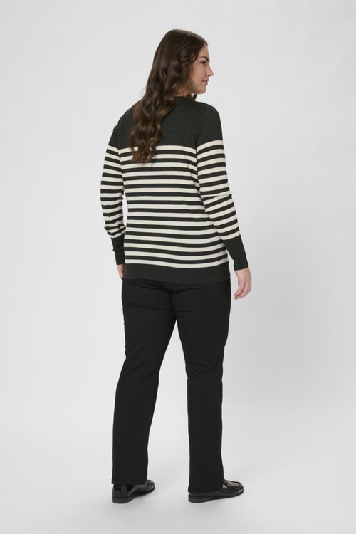 Lizzy Pullover Autumn 25 by Kaffe Curve