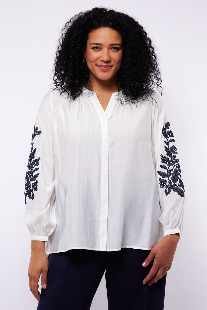 Sharon Blouse by Exxcellent
