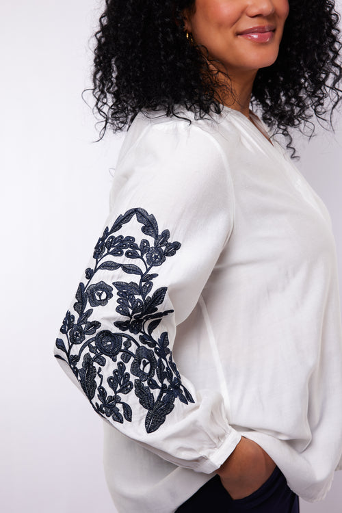 Sharon Blouse by Exxcellent