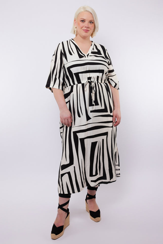 Yolima Dress by Exxcellent