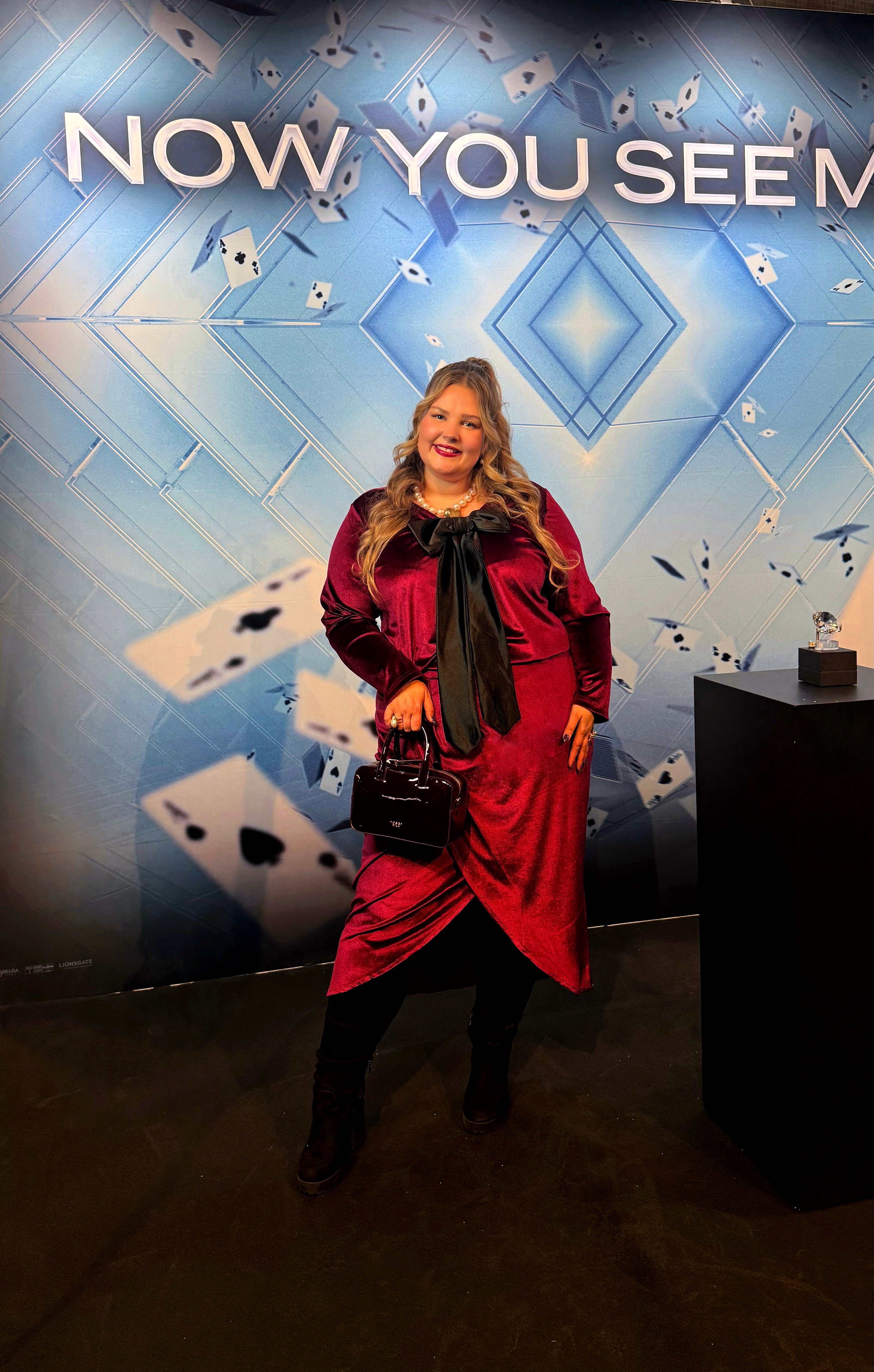 Velvet top with bow Detail 39962 by Curviss (Avaible in 2 colors)