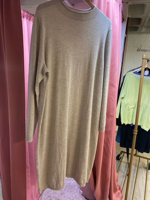 s0 yesta beige sweater dress maat 48