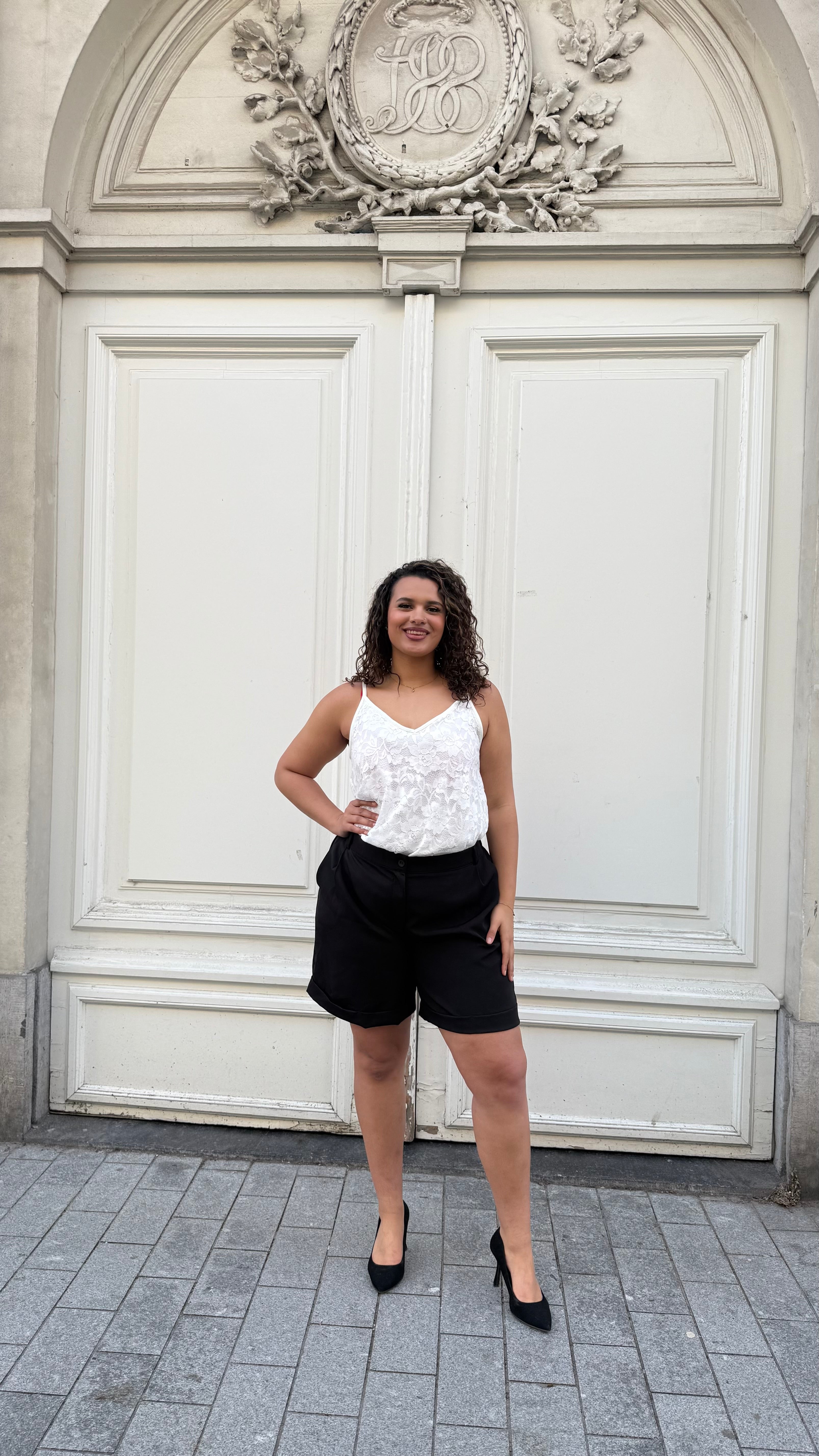 53785 shorts by Curviss ( Available in 2 colors)