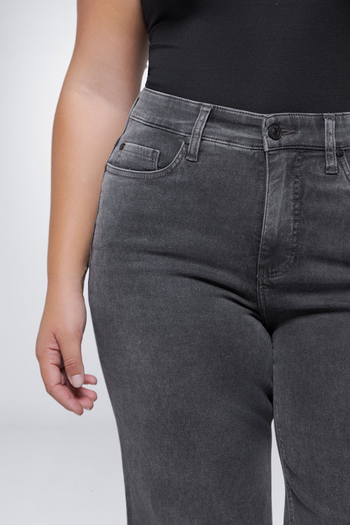 Fox Factor Bell Onyx Flared Jeans for Curves L32